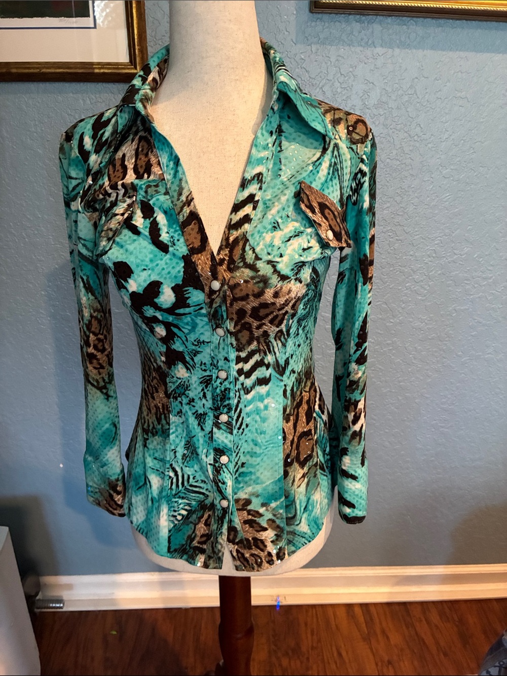 Cache Button Down Top